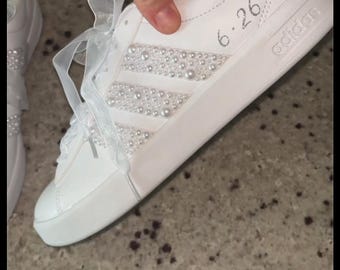 Benutzerdefinierte Hochzeitsperle Adidas Grand Court 3.0 - Perfektes Brautpartygeschenk, Jubiläumsgeschenk, Weihnachtsgeschenk, Geschenk für sie und mehr!