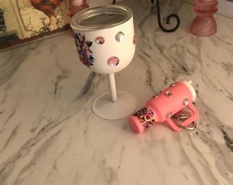 Roestvrijstalen borrelglas van 4 oz highland vaars en zonnebloemen en bijpassende chapstickhouder in roze en wit met edelstenen