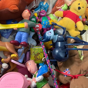 Sac de fête mystère nostalgique des années 90/00, jouet McDonald et petits jouets de l'an 2000.