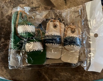 Safety gloves for roosters