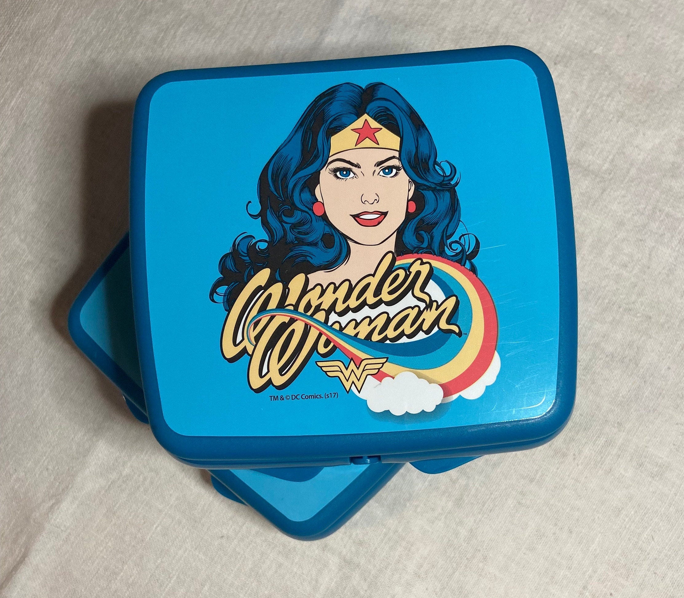 Tupperware Wonder Woman DC Comics Blue Lunch Sandwich Keeper Snack Box  Container