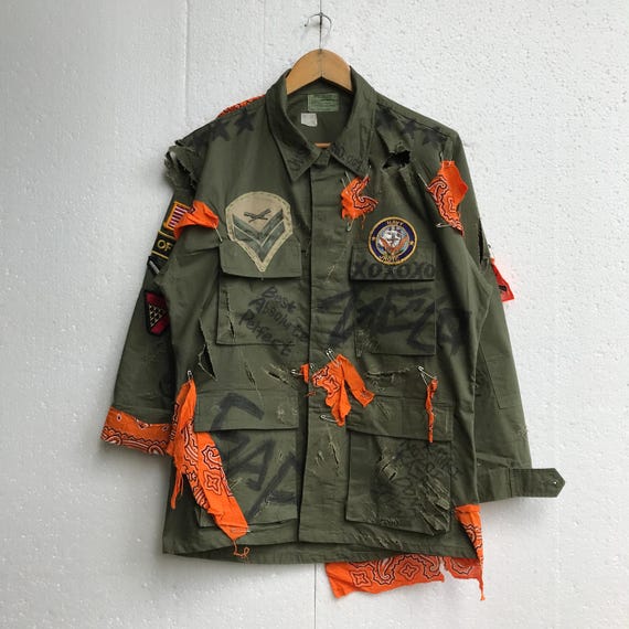 ジャケット・アウター ameri vintage GRAFFITI MILITARY JACKET Small Regular, Vintage Military Jacket Distressed Army Green With