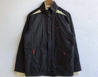 Nike vindjacka, snygg och slitstark, perfekt för sport och fritidskläder, lätt Nike vindjacka i nylon och polyester