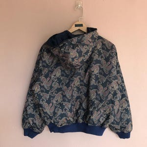 Giacca bomber con cappuccio e motivo Paisley Up Hills, taglia media, reversibile, top corto alla moda con motivo Paisley vintage, giacca bomber da donna alla moda immagine 2