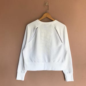 Small, Vintage Nike Dri-Fit White CropTop Sweatshirt, Lightweight Athletic Pullover, Retro Women&#39;s Sportswear