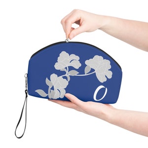 Weiß-blaue Blumen-Make-up-Tasche für Damen, personalisiert mit Ihrer Initiale, Kosmetiktasche mit Reißverschluss, Initial O