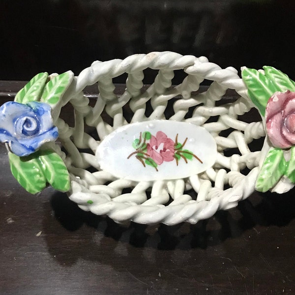 empty pocket in the shape of a small basket in openwork slurry decoration ceramic roses braids
