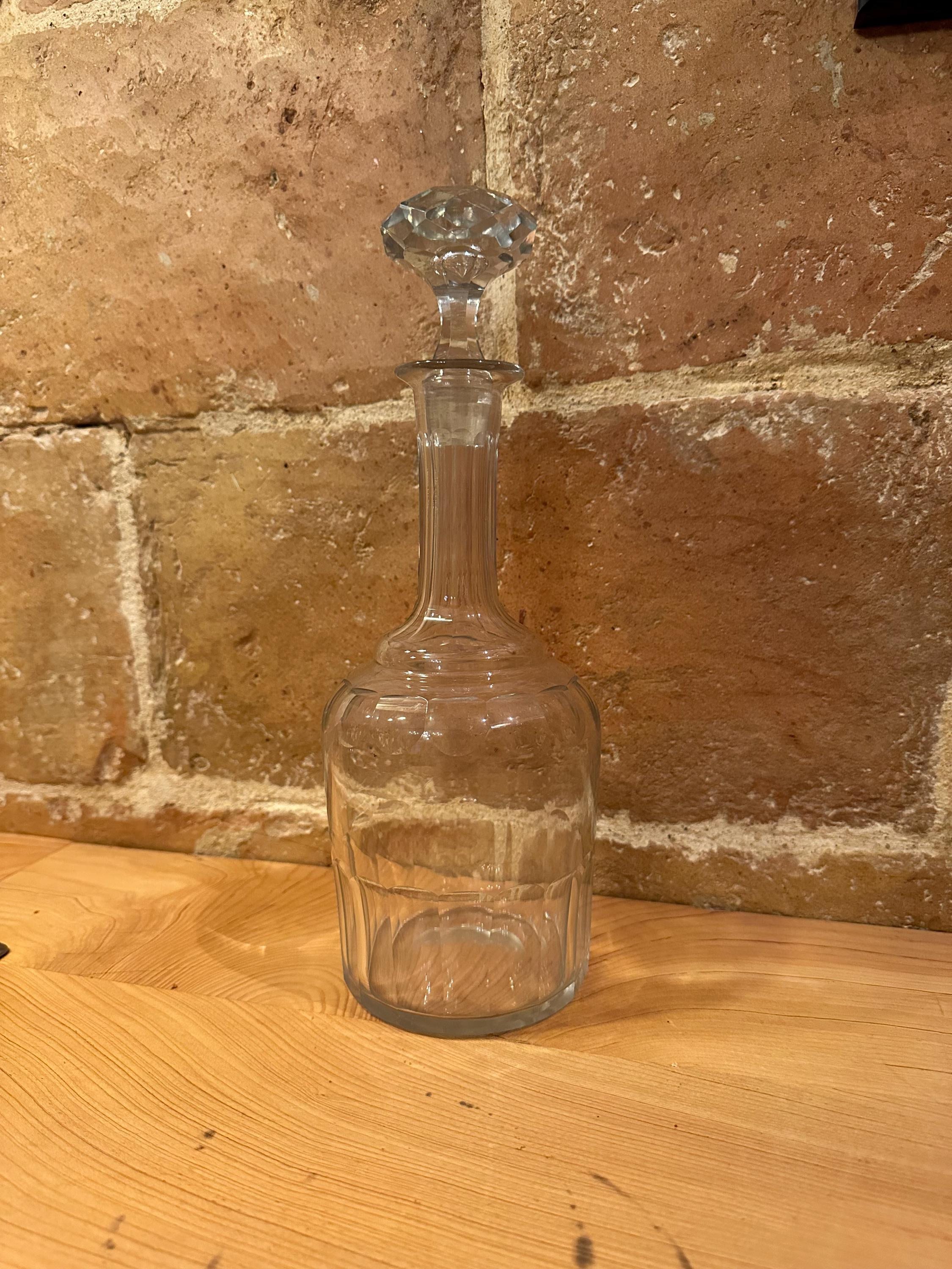 Très élégante carafe forme amphore en verre Laura Lys vintage et chic