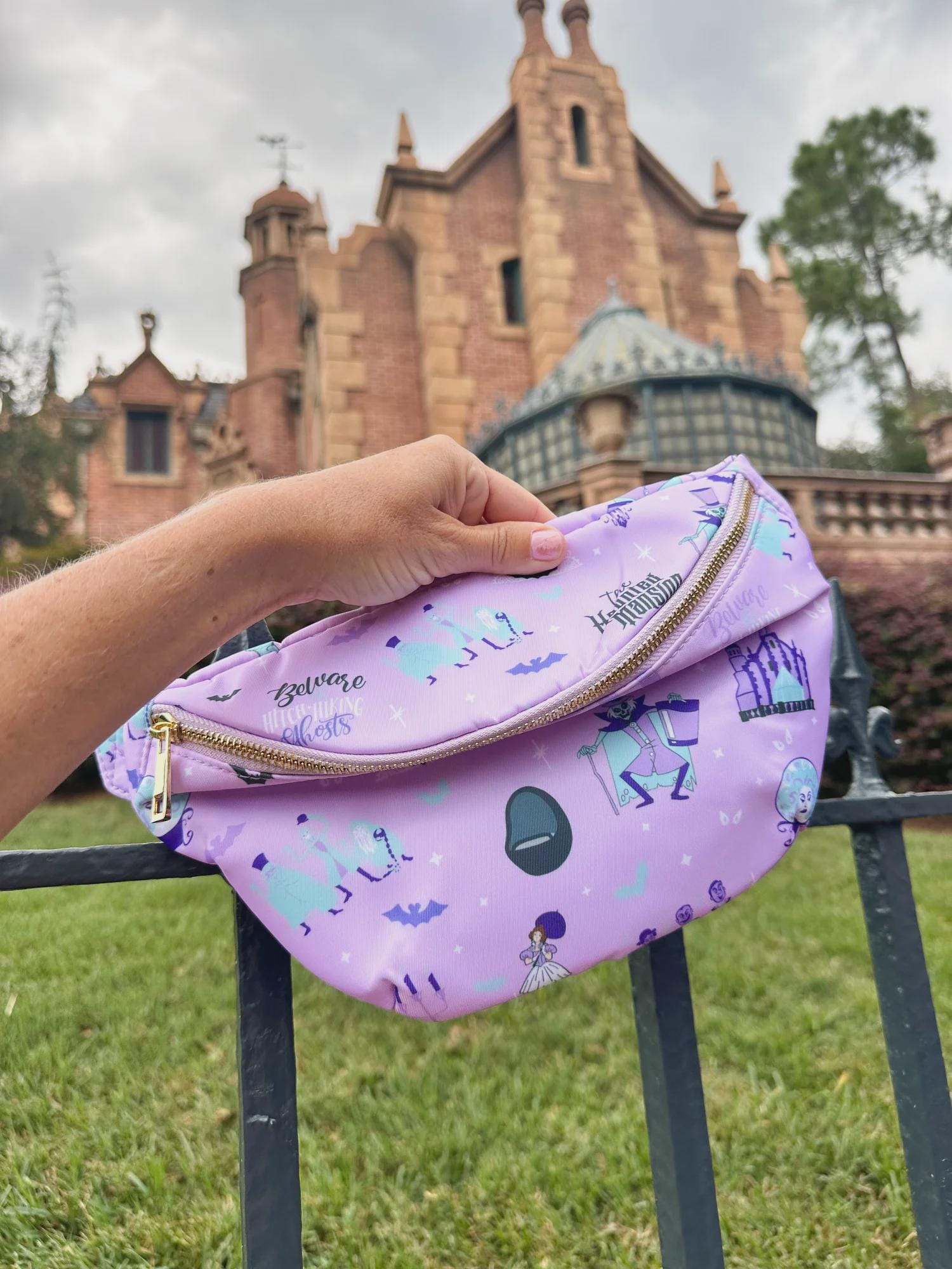 ホーンテッドマンション ウエストポーチ バッグ 海外ディズニー ホーンテッドマンションのファニーパック。フーリッシュ・モータルの