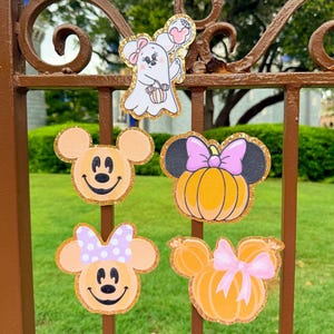 Campo de calabazas de Disney para Halloween. Campo de calabazas de Minnie. Campo de calabazas de Mickey. Campo de calabazas de Mickey para Halloween. Campo de calabazas de Minnie para Halloween. Campo de calabazas con lazo.