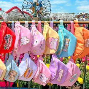 JETZT ANgenäht ** Disneyland Bauchtasche. Bauchtasche aus Gurtband. Disney Urlaub Bauchtasche Verlängerte Gurt Fanny Pack. Disneyland 70-jähriges Jubiläum