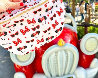 Pochete clássica com orelhas do Mickey e laço da Minnie. Pochete da Minnie com laço. Pochete do Mickey. Férias na Disney. Pochete gigante com alça estendida.