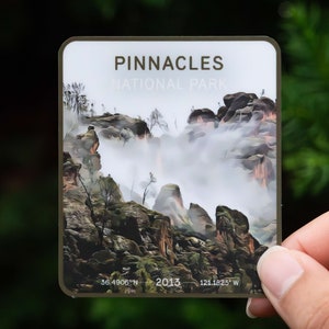 Pinnacles National Park・Sticker étanche 3"Sticker pour ordinateur portable・Sticker pour bouteille d'eau chaudeSticker NPS・Souvenir・Passionné de plein air・Nature