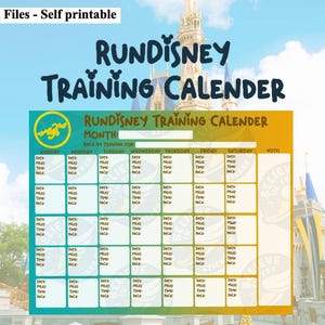 Puede incluir: Un calendario de entrenamiento Rundisney imprimible con un diseño colorido. El calendario incluye espacios para registrar la fecha, los kilómetros, el tiempo y el ritmo. El fondo presenta un castillo y el texto "Digital Files - Self printable".