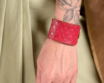 Pulsera ancha de cuero rojo, brazalete con estampado de piel de dragón, hebilla de acero inoxidable, pulsera elegante, regalo