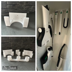 Könnte beinhalten: Weiße 3D-gedruckte Wandhalterungen für einen Staubsauger und sein Zubehör. Die Halterungen sind so konzipiert, dass sie den Staubsauger, einen Schlauch und zwei Aufsätze halten. Die Halterungen sind an einer weißen Wand mit einem Lochraster befestigt.