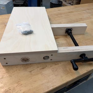 Przenośny imadło naramienne