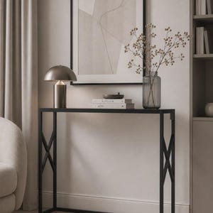 Minimalistiskt stålkonsolbord: Smalt entrébord, modern inredning
