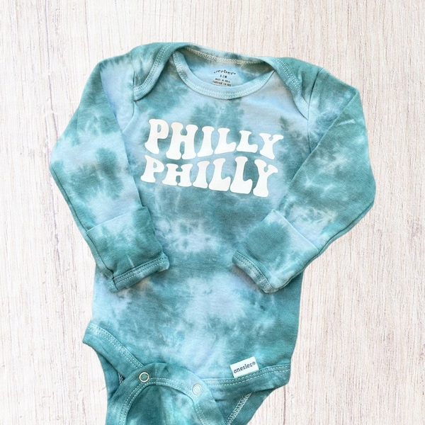 PHILLY PHILLY bebé tie dye camisa Philly deportes bebé camisa Filadelfia fanático de los deportes philly philly camisa Filadelfia fútbol retro onesie