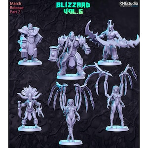 Pode incluir: Um conjunto de seis figuras em miniatura, pintadas em cinza, representando personagens de um jogo de fantasia. As figuras estão em poses dinâmicas e incluem um guerreiro, um mago, um demônio e uma criatura com vários braços. As figuras estão sobre um fundo escuro com o texto "BLIZZARD VOL.6" na parte superior.