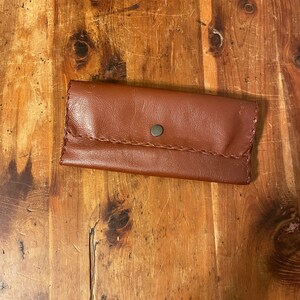 Cartera hecha a mano de cuero genuino