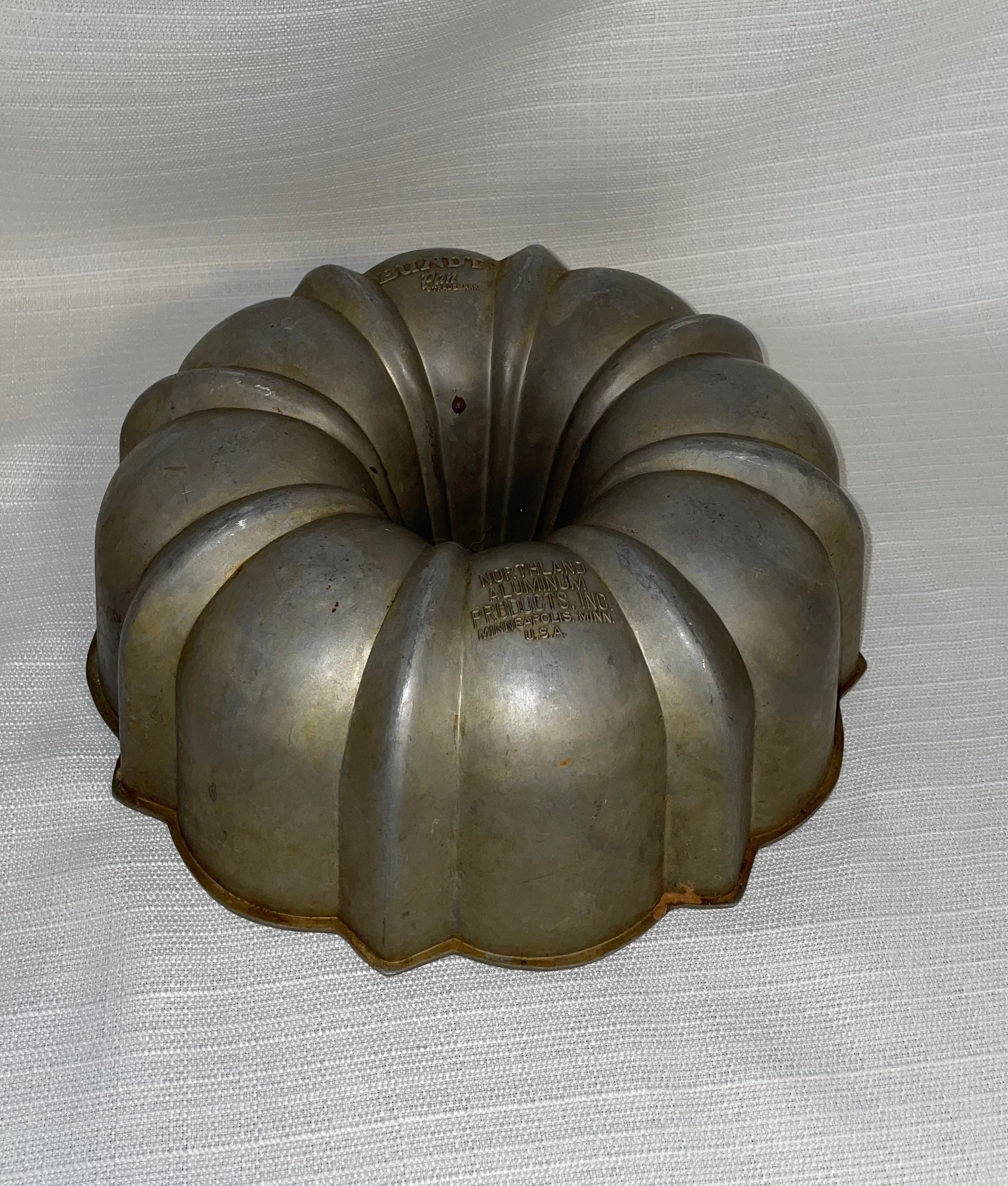 Nordic Ware 2006 60th Anniversary Cast Aluminum 10-15 Cup Bundt Pan -  household items - by owner - housewares sale 