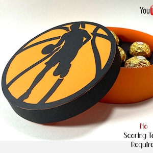 Scatola regalo a tema basket con silhouette del giocatore - Perfetto regalo fai da te per amanti dello sport con cioccolatini e caramelle - Modello Cricut giocatore di basket SVG