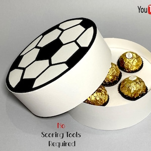 Caixa de presente de bola de futebol Svg, caixa de presente de chocolate faça você mesmo para fãs de esportes, caixa de bola de futebol Svg, arquivo de corte de caixa de presente para amantes de futebol