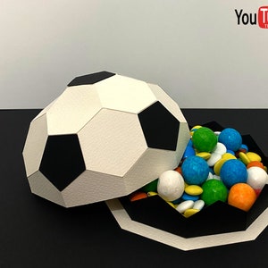 Voetbal geschenkdoos Svg, 3D voetbal Svg, voetbal bal vak Svg, voetballiefhebber geschenkdoos gesneden bestand