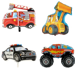 Könnte beinhalten: Vier Folienballons in Form von Fahrzeugen: ein rotes Feuerwehrauto, ein gelbes Baufahrzeug, ein schwarzes Polizeiauto und ein roter Monstertruck.