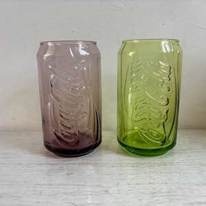 Set med två vintage Coca-Cola-glas, burk, grönt och lila, MacDonald