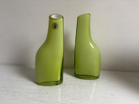 Ikea Okkso Glasvase, limettengrün, Glas, asymmetrisch