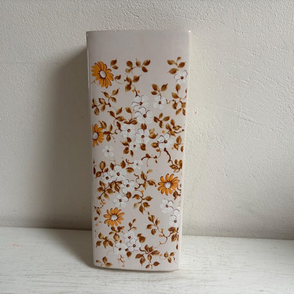 Radiator water bowl, humidifier, decorative flowers, wall vase