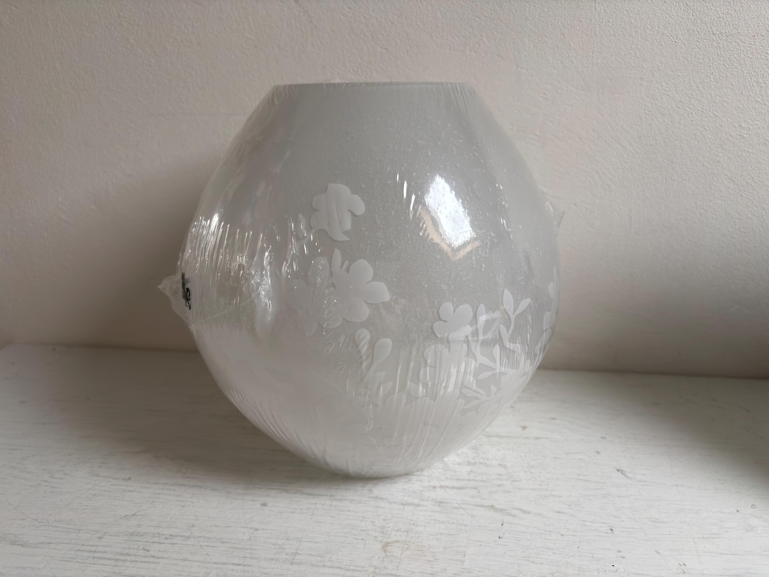 Ikea Knubbig table lamp, white, blossom decor, original packaging