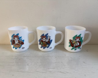 Sére Arcopal Mobl JC Meuner. Mugs et pchet dstrbués dans les