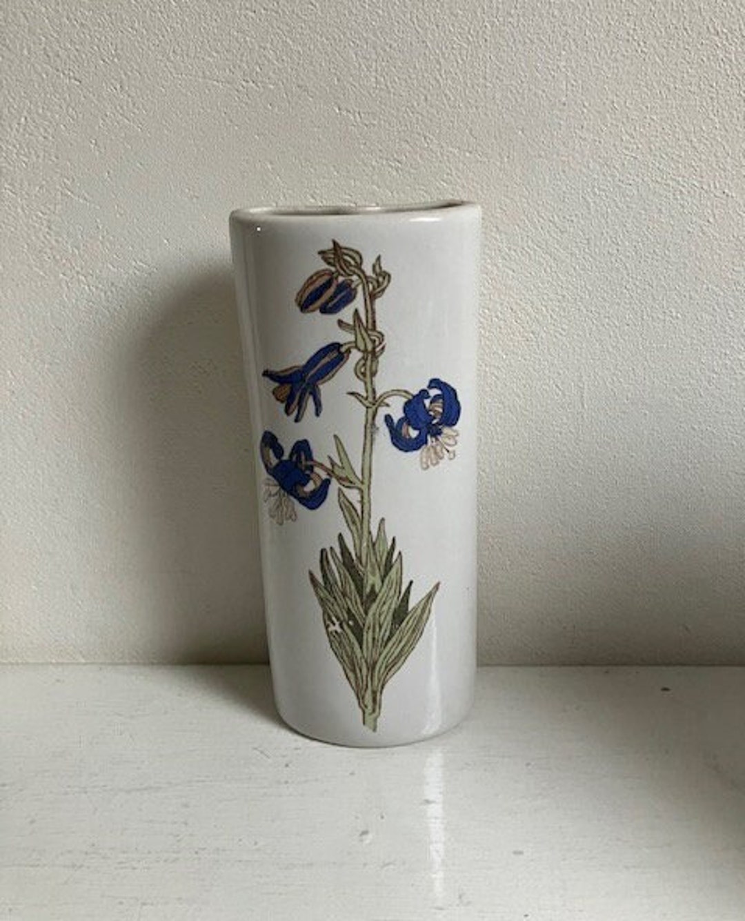 radiator-water-bowl-humidifier-decor-of-blue-lily-retro-wall-vase