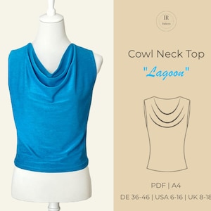 Könnte beinhalten: Ein ärmelloses, türkisfarbenes Oberteil mit Wasserfallausschnitt, präsentiert auf einer Schaufensterpuppe. Der Text "Cowl Neck Top Lagoon" und Größenangaben (DE 36-46, USA 6-16, UK 8-18) sind ebenfalls abgebildet. Das Oberteil hat einen fließenden Stoff.
