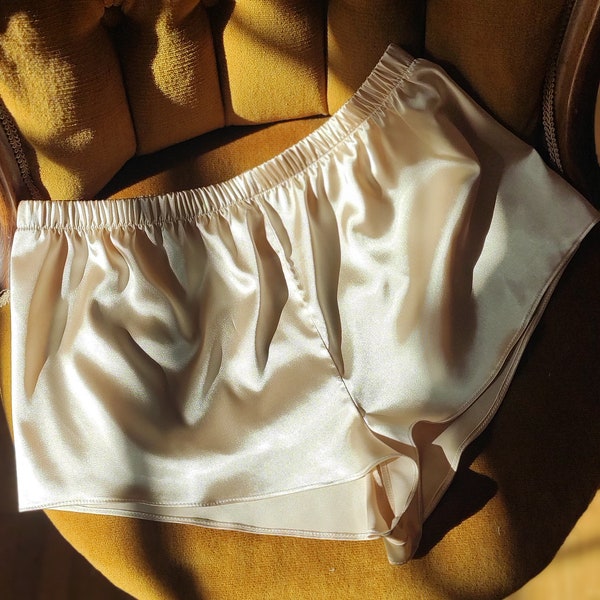 Gold Silk French Knickers ‧ Satin Cami Top. Silk knickers. Gold pyjamas. Silk shorts. Look vintage lingerie. Luxury lingerie satin sleepwear