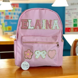 Nylon Rucksack Personalisiert mit Glitzerbuchstaben. Aufnäher, Kinderrucksack, Schulanfang, Reiserucksack. Gepatchtes Rückenteil