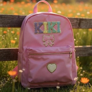 Nylon Rucksack Personalisiert mit Glitzerbuchstaben. Aufnäher, Kinderrucksack, Schulanfang, Reiserucksack. Gepatchtes Rückenteil