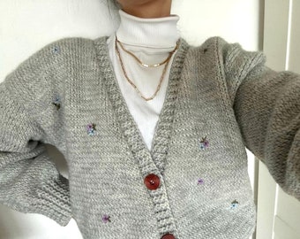 Different colors possible: a knitted cardigan embroidered with flowers. Short cardigan. Cropped cardigan.