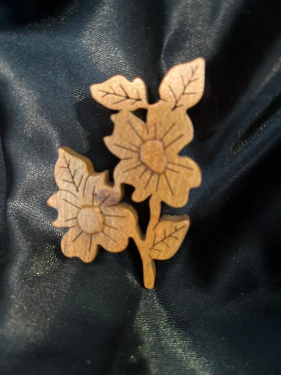 1970's Vintage Carved Wooden Dogwood Broche/Pin - image 1