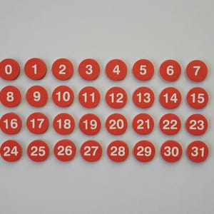 Mini flache runde Pappmagnete Kalenderzahlen Thema, für Whiteboard, Planer, Dekor, für zu Hause oder im Büro. Set aus 32 Magneten