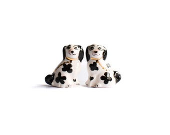 Un par de Staffordshire Spaniels