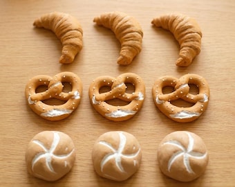 Pastry Fridge Magnets – Croissant, Pretzel & Bun Food Magnets | Set of 3 or 9 | Cute Kitchen Decor | Handmade Germany