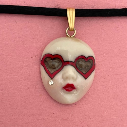 EYES for YOU mini face Amulet ADAGIO necklace hides those eyes behind Lolita style sunglasses, mirrored, heart shaped for fun glasses. New.