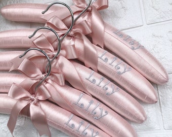 Hanger with Name,Embroidered Hanger, Powder Pink Toddler Clothes Hanger Set, Padded Hanger for Toddler , Luxury Padded Hanger,Gift for Kids