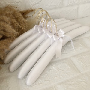 White Padded Hangers,Off-white Wedding Hangers,Fabric Bridal Hanger ,Luxury Hangers ,Wedding Dress Hanger for bridal party,Bridesmaid Hanger