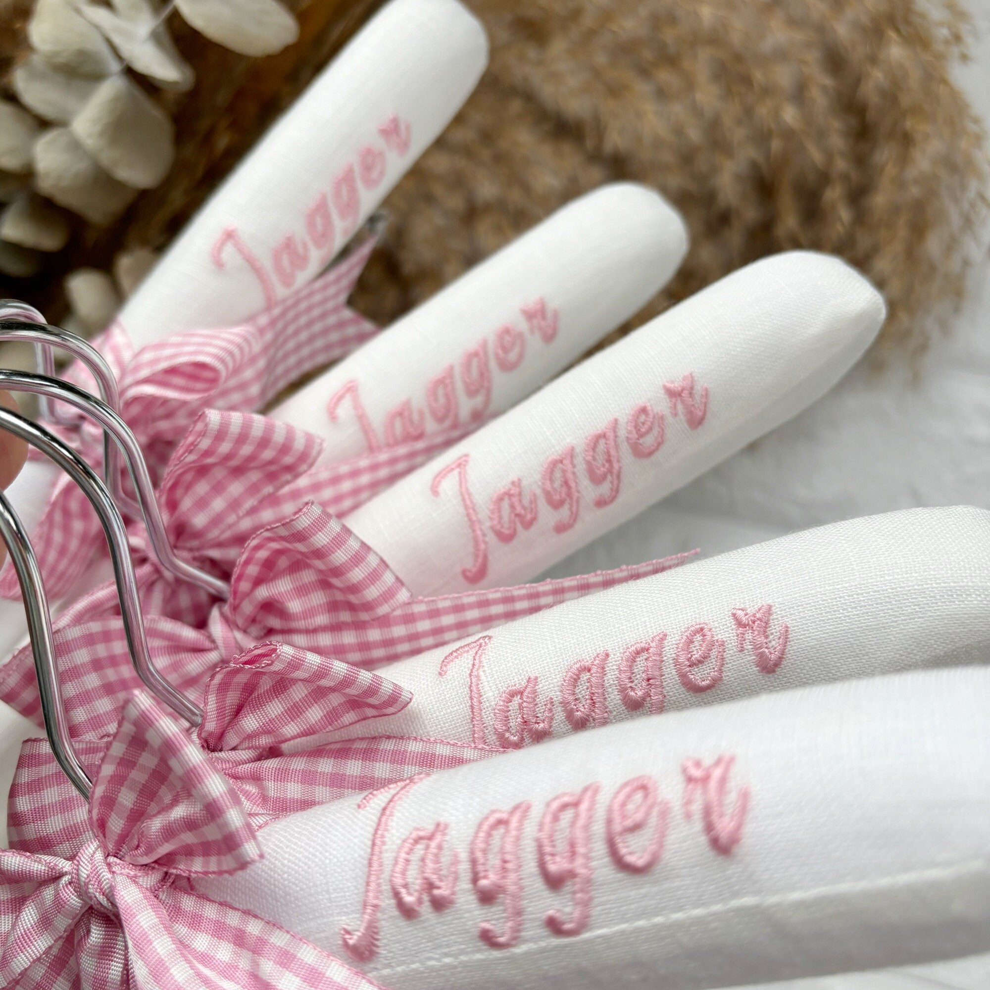 Personalized Powder Pink Clothing Hanger Set,beautiful Fancy Hangers for  Baby Girl Gift,set of 5 ,baby Girl Gift,girl Hanger,nursery Decor 