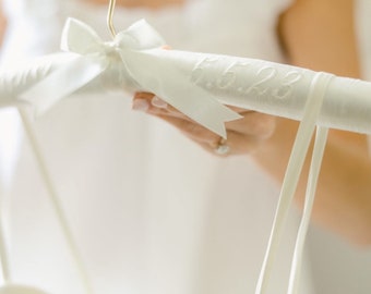 Gruccia da sposa in tessuto personalizzabile con ricamo, gruccia da sposa con monogramma ecru, gruccia da sposa personalizzata, gruccia imbottita per abito da sposa